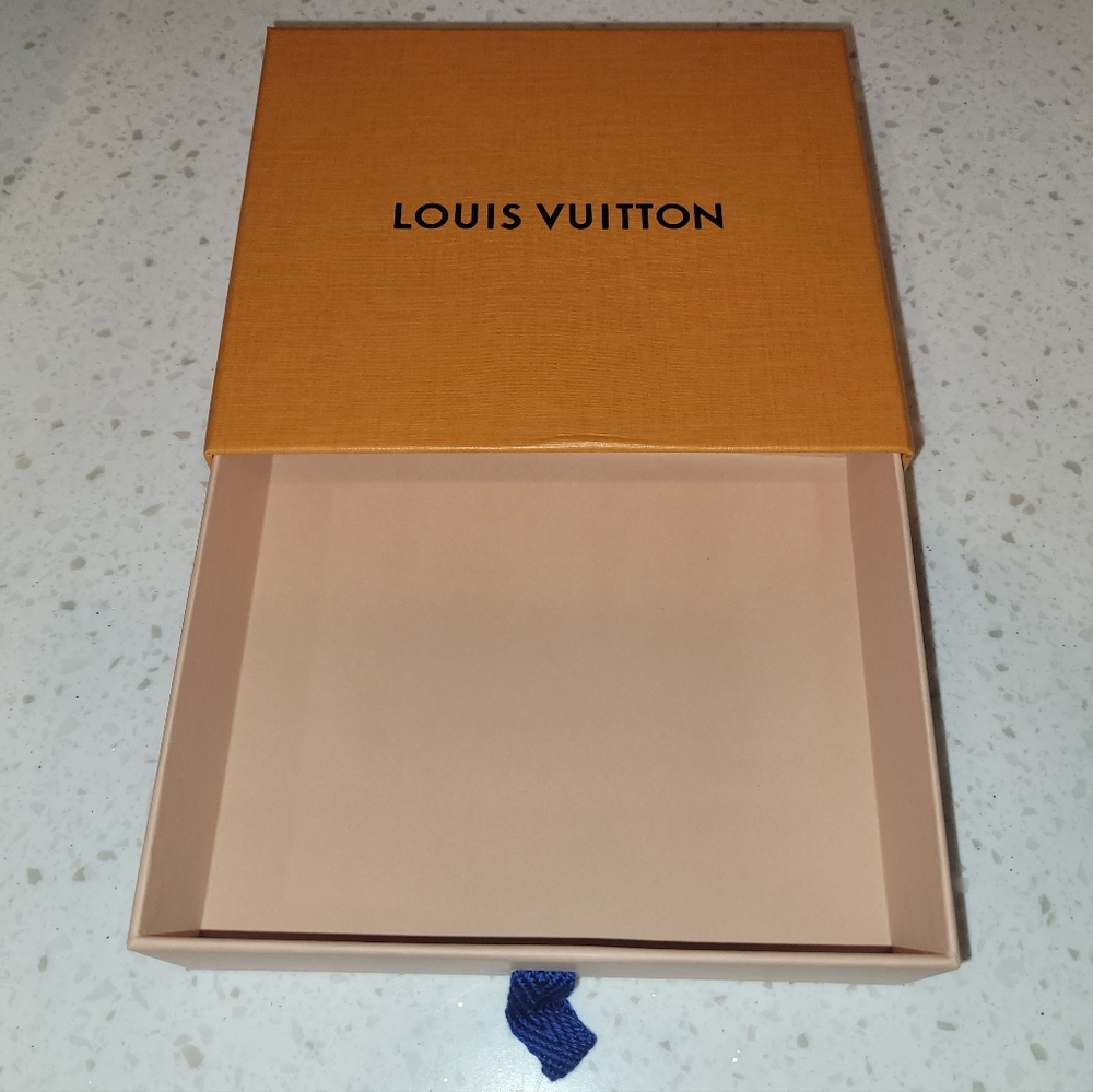 Small Louis Vuitton Box with Drawer - Picture 9 of 12
